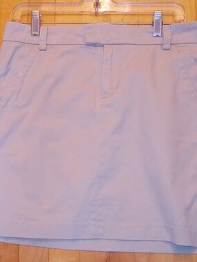 Tommy Hilfiger summery easy breezy casual mini skirt. Neutral color.